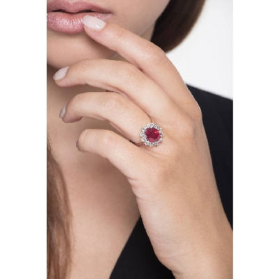 Rubin Halo Ring Weißgold mit Diamanten