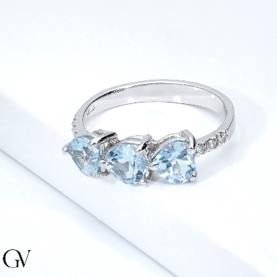 Aquamarin Ring mit Diamanten 
