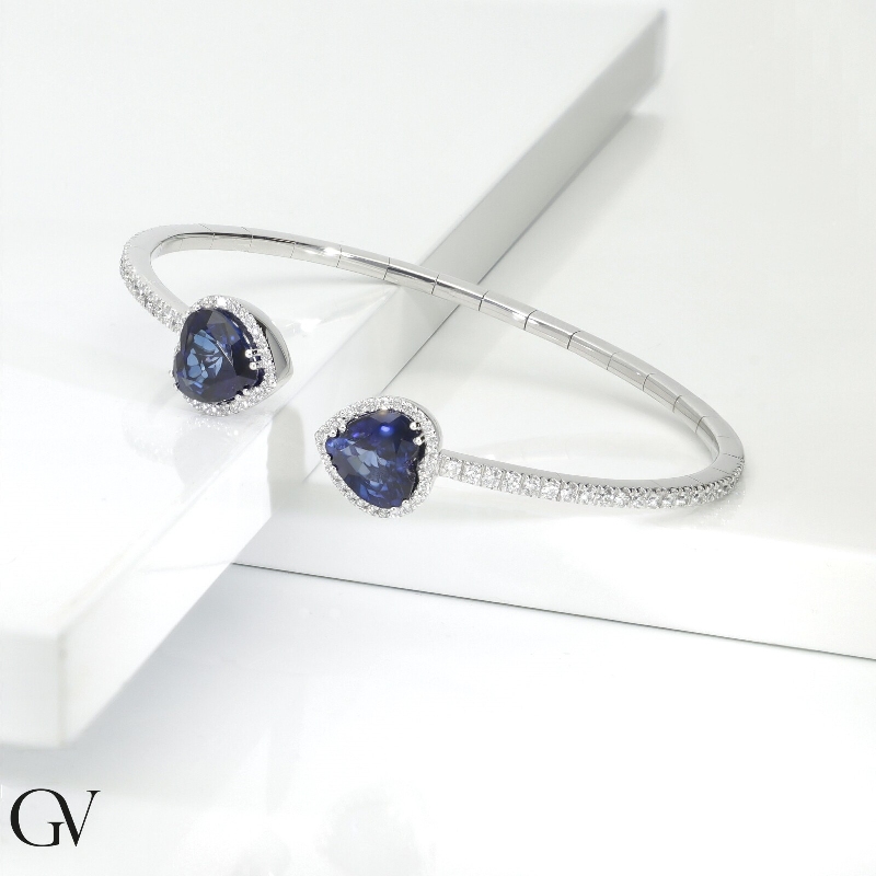 Weißgold Armreif mit blauen Saphiren und Diamanten