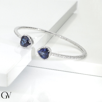 Weißgold Armreif mit blauen Saphiren und Diamanten