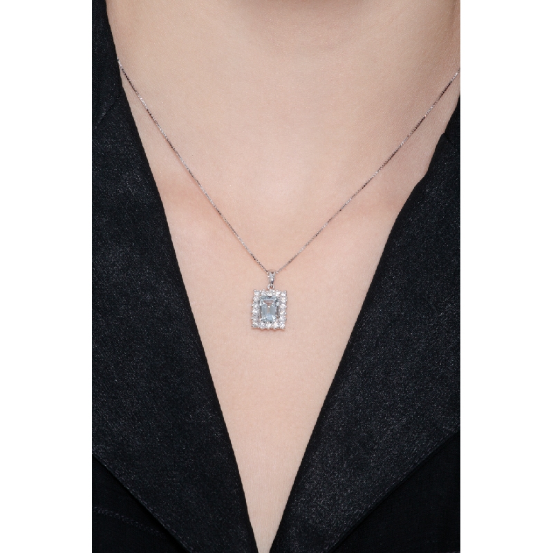 Halo Kette mit Aquamarin-Anhänger und Brillanten 