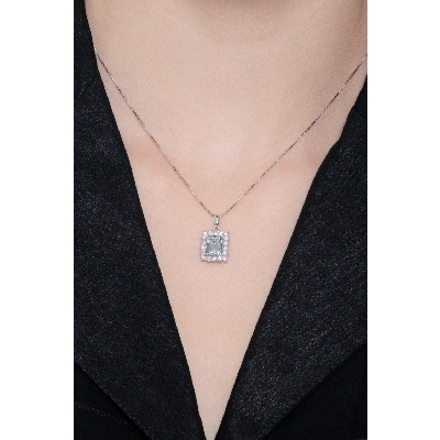 Halo Kette mit Aquamarin-Anhänger und Brillanten 