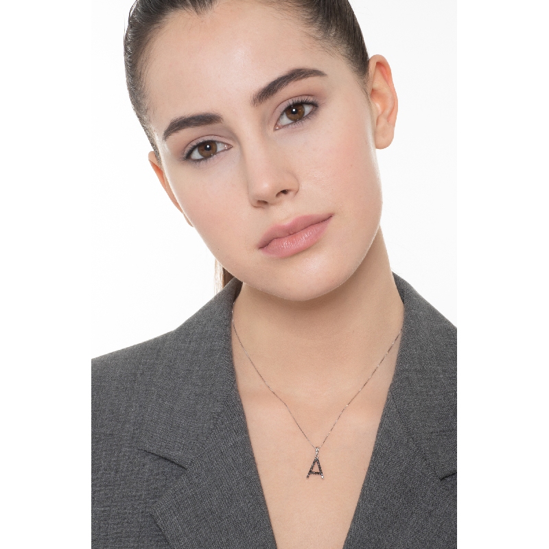 Weißgoldkette mit Buchstabe A aus schwarzen Diamanten