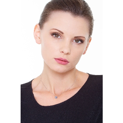 Kette aus Weißgold mit Blumen-Anhänger