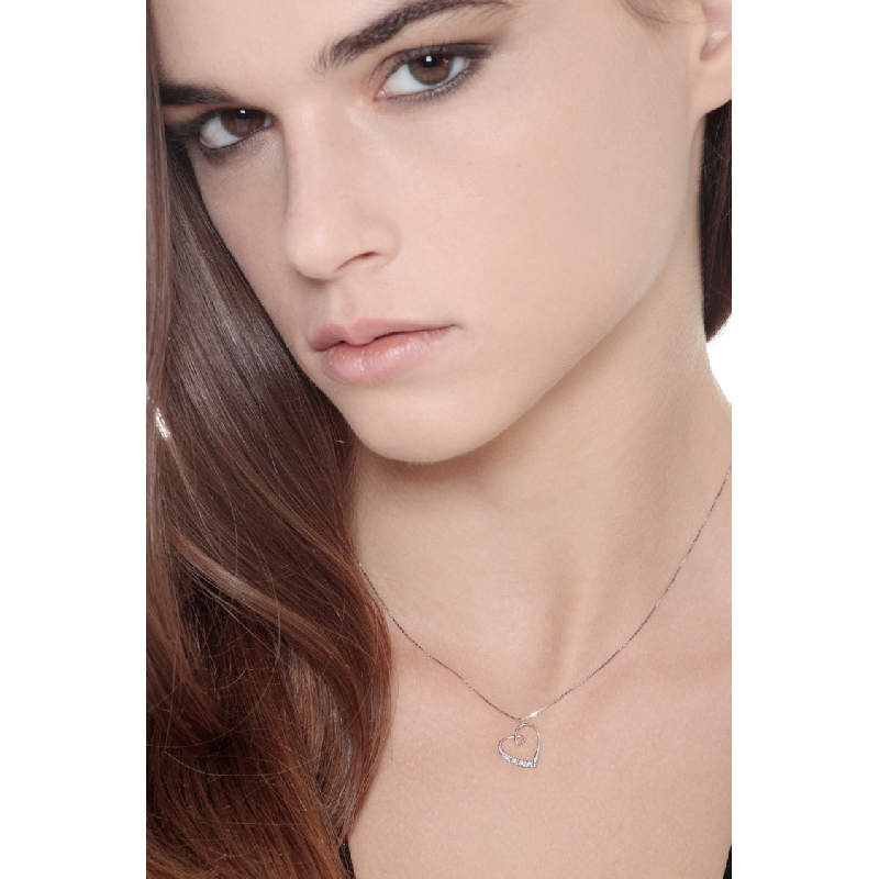 Weißgold 18k Kette mit Herzanhänger aus Diamanten 