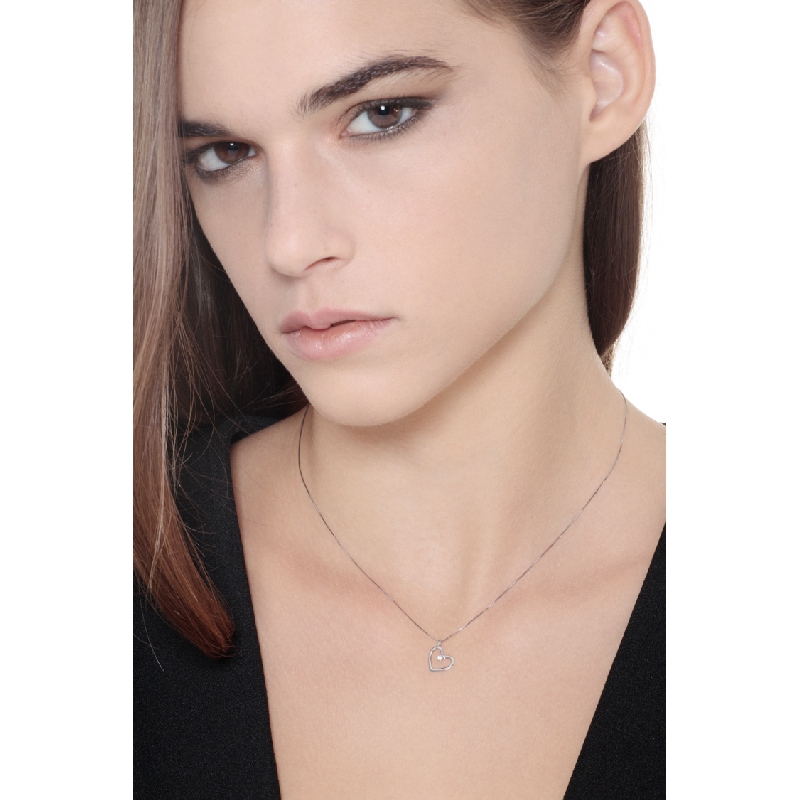 Halskette aus 18 Karat Weißgold mit Herz und Diamant