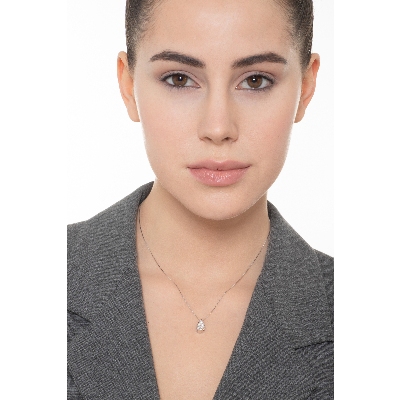 Damenkette aus 18k Weißgold mit einem tropfenförmigen Diamant-Anhänger