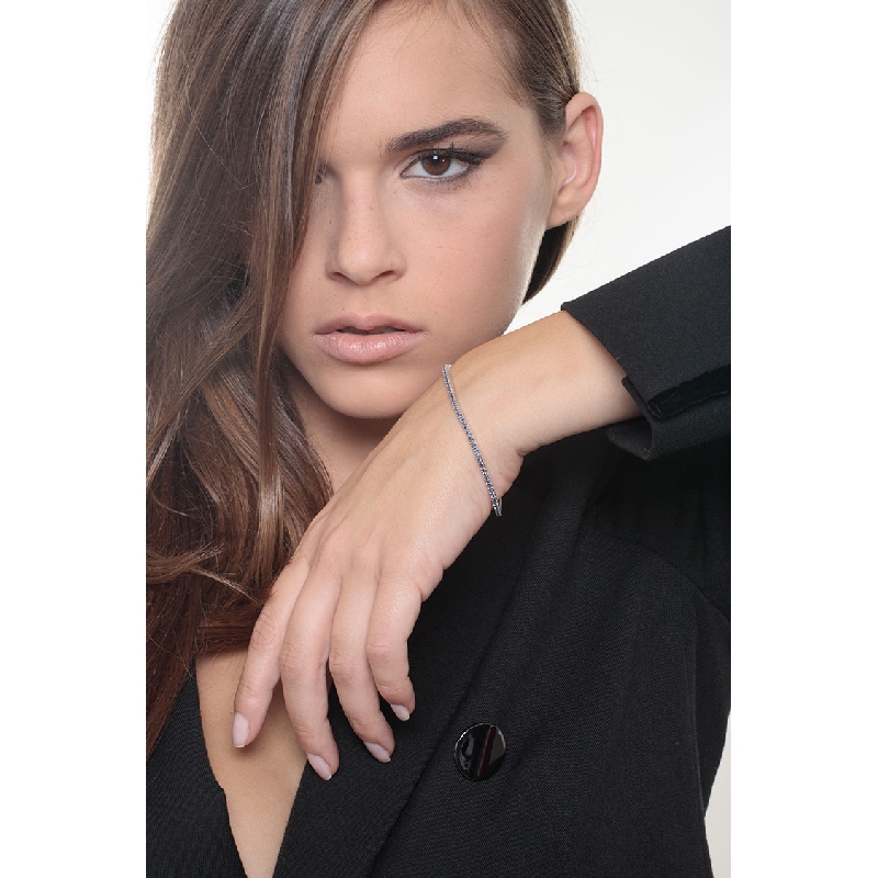 750er Weißgold Tennisarmband mit blauen Saphiren 