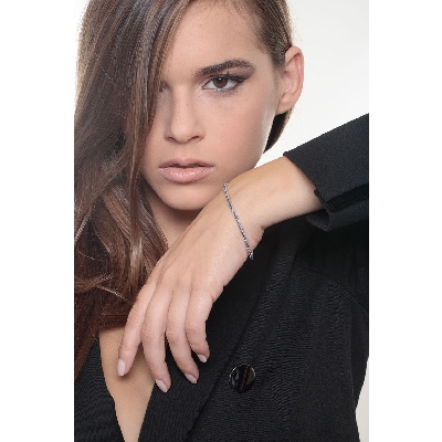 750er Weißgold Tennisarmband mit blauen Saphiren 