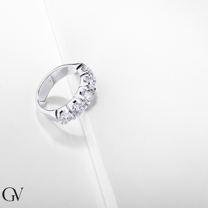 Weißgold 750 Ring mit fünf Diamanten 2 Karat