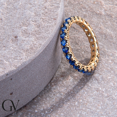 Gelbgold 18K Eternity Ring mit blauen Saphiren