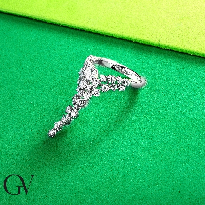 Designer Ring Diamantenkaskade Weißgold