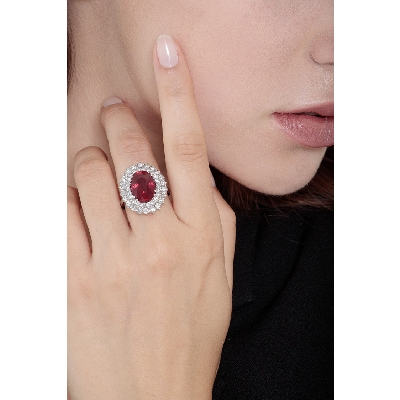 18k Weißgold Ring mit Rubin und Diamanten