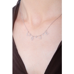 Kette aus Weißgold mit Buchstaben LOVE aus Diamanten 2