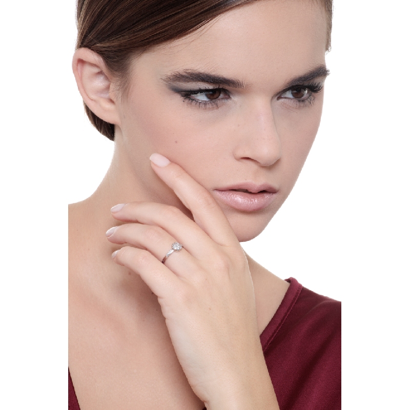 Günstiger Weißgold-Damenring mit Diamanten