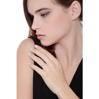 Weißgold-Kleeblatt-Ring mit Diamanten