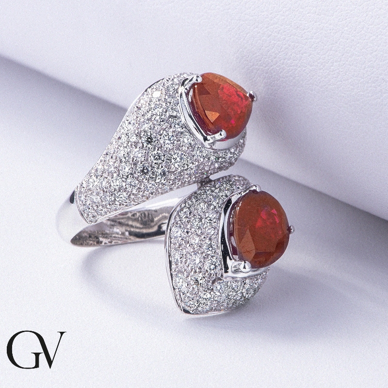 Moderner Weißgold Ring mit Rubinen und Diamanten