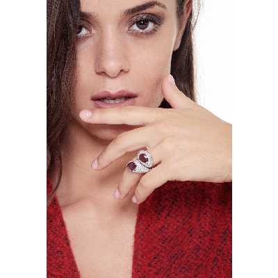 Moderner Weißgold Ring mit Rubinen und Diamanten