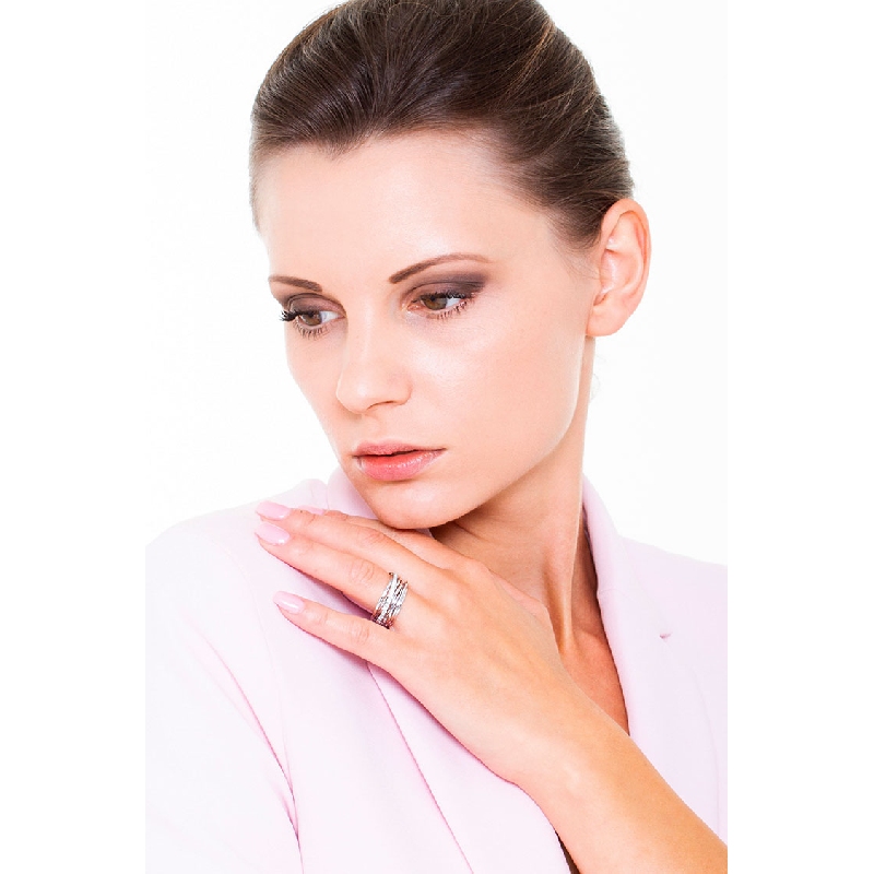 Geflochtener Damenring aus Weißgold mit Diamanten