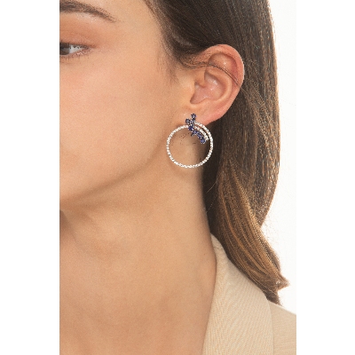 Weißgold-Ohrringe mit blauen Saphiren und Diamanten