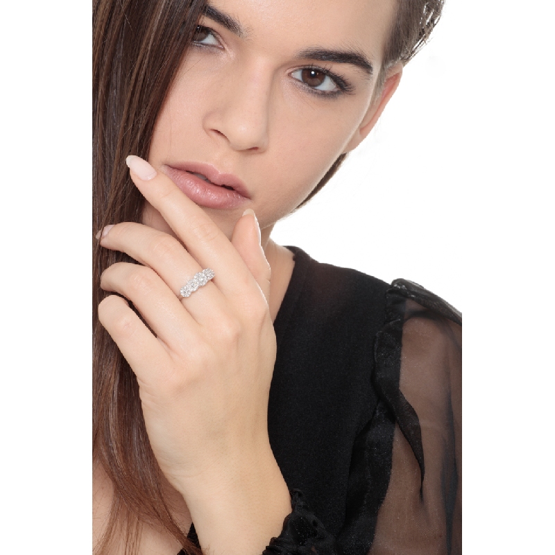 Ring aus Weißgold 18k mit Diamanten 