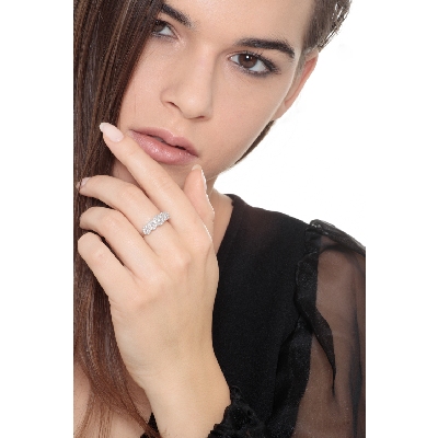 Ring aus Weißgold 18k mit Diamanten 