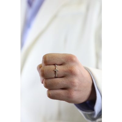 Weißgold Herren Ring mit Diamantkreuz und schwarzen Diamanten 