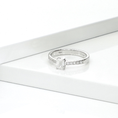 Ring mit Diamant Smaragdschliff 0,50 kt GIA aus Weißgold 750