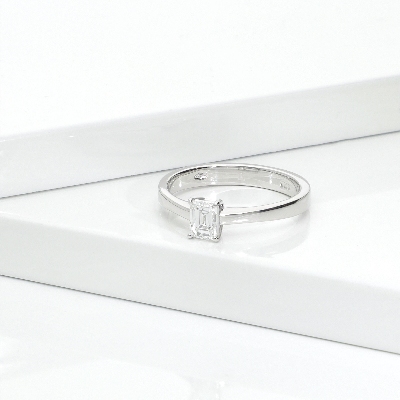 Ring mit Diamant Smaragdschliff 0.50 kt GIA Weißgold 18K