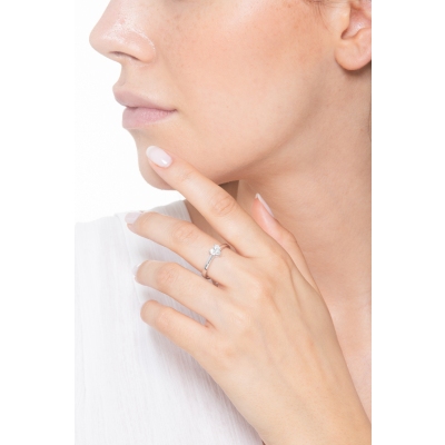 Ring mit Diamant Herzschliff GIA 0,70 kt aus Weißgold 18K