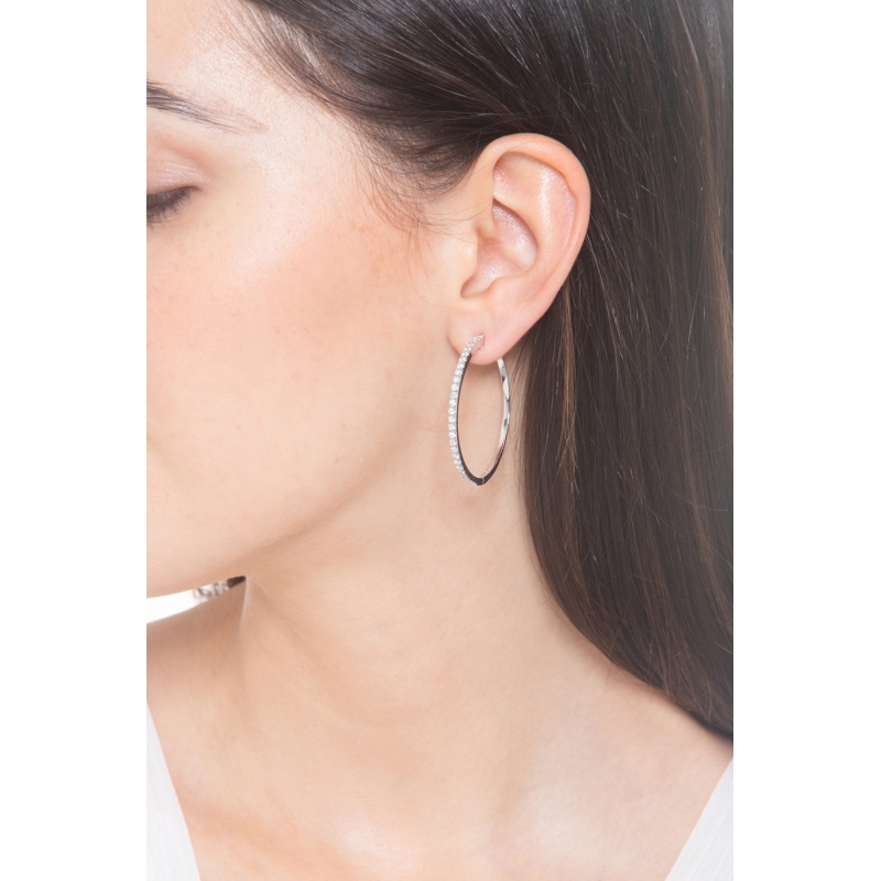 Creolen aus 18 Karat Weißgold mit Diamanten