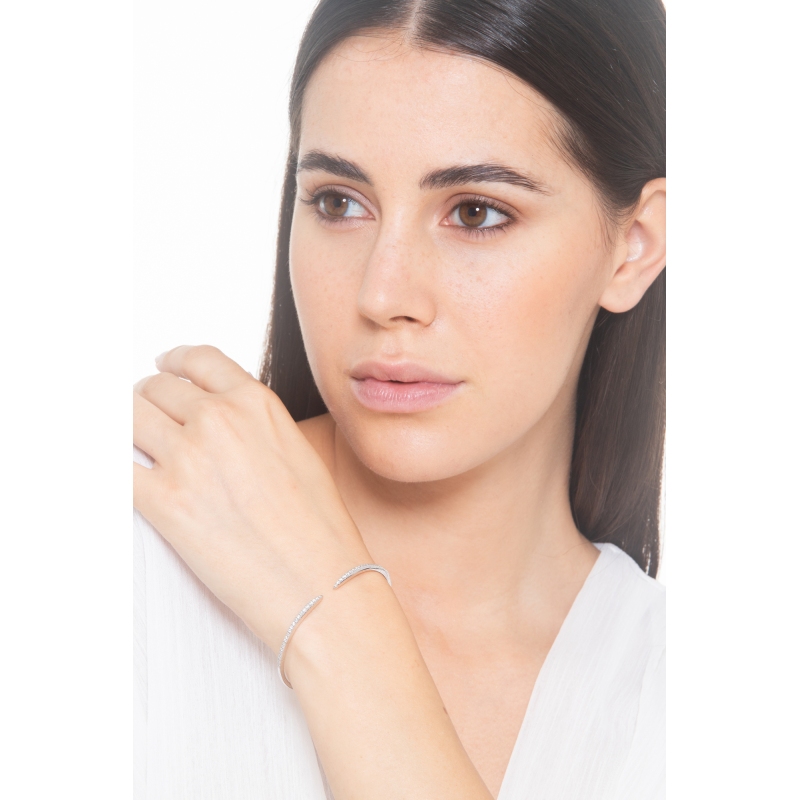 Ausgefallener Armreif aus Weißgold mit Diamanten 