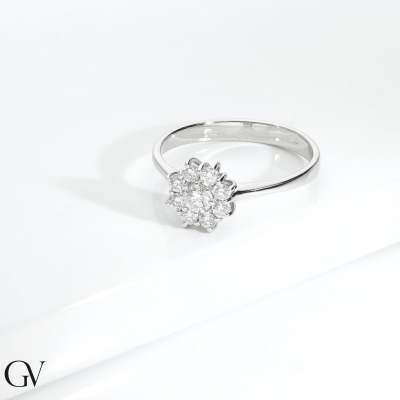 Blumenförmiger Halo Ring mit Diamanten