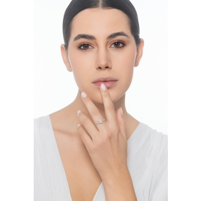 Ring mit Diamant Tropfenschliff 0,50 kt GIA aus Weißgold 18K