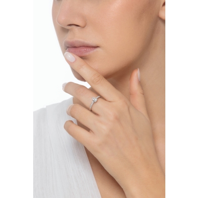 Ring mit Diamant Tropfenschliff 0.70 kt GIA Weißgold 18K