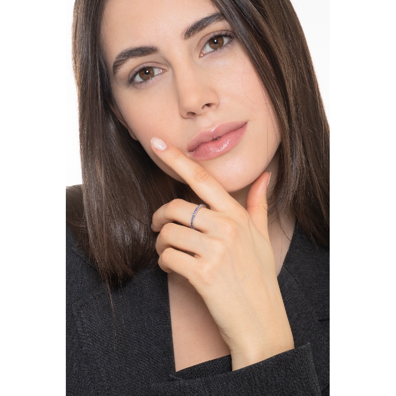 Memoire Ring mit blauen Saphiren Brillantschliff