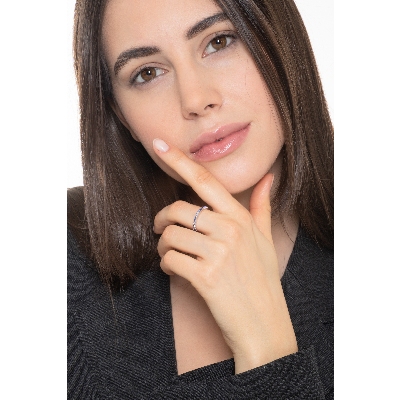 Memoire Ring mit blauen Saphiren Brillantschliff