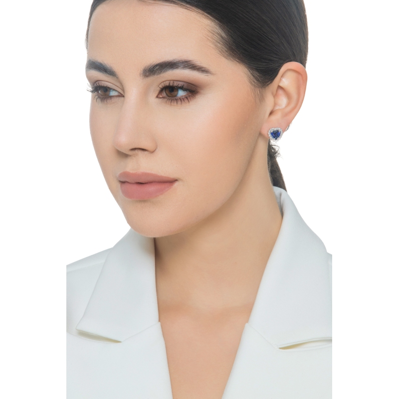 Halo Herz Ohrstecker aus Weißgold mit blauen Saphiren und Diamanten