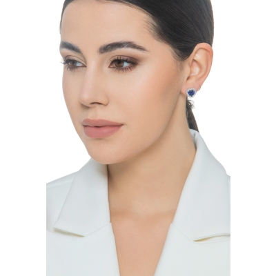 Halo Herz Ohrstecker aus Weißgold mit blauen Saphiren und Diamanten