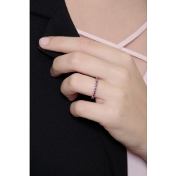 Memoirering aus Weißgold mit roten Rubinen 2