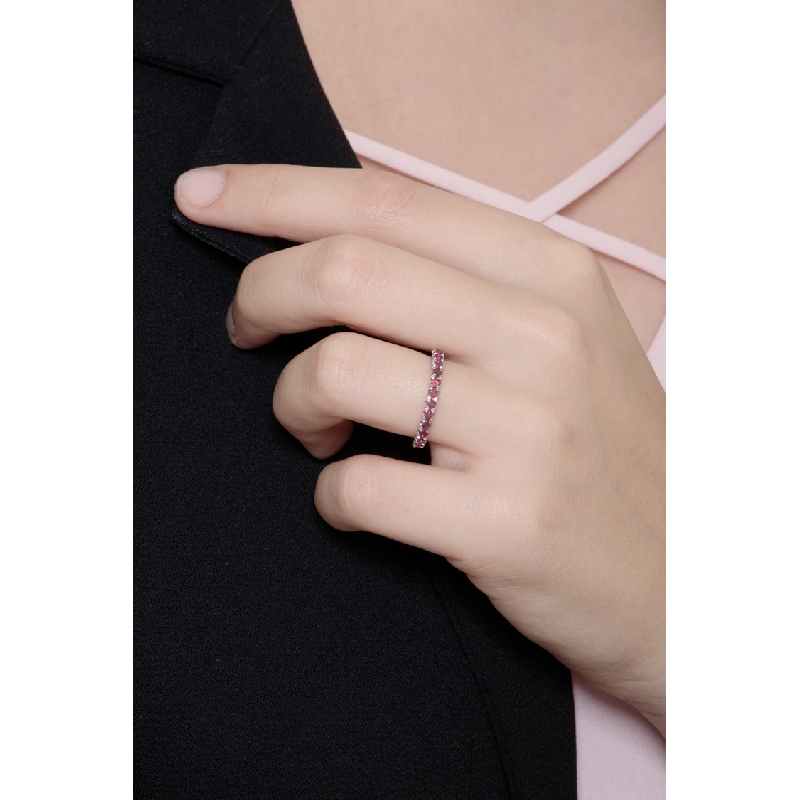 Memoirering aus Weißgold mit roten Rubinen