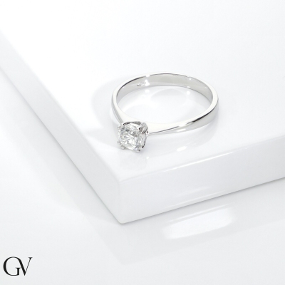 Halbkaräter Verlobungsring aus Weißgold 18K mit 8 Krappen