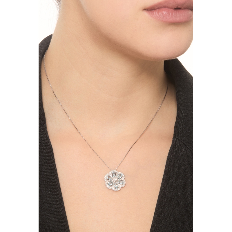 Kette Damen aus Weißgold mit Blumenhänger aus Aquamarin und Diamanten 