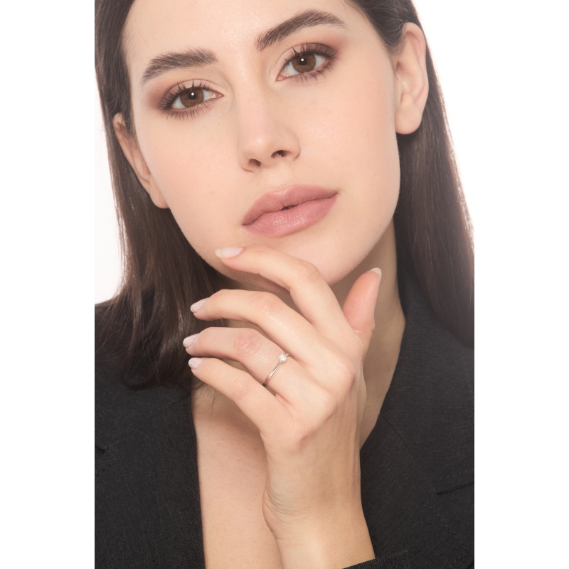 Solitärring Weißgold mit einem 0,15 kt Diamanten