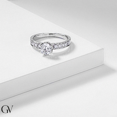 Verlobungsring aus Weißgold 18k mit einem 0,80 ct Diamant