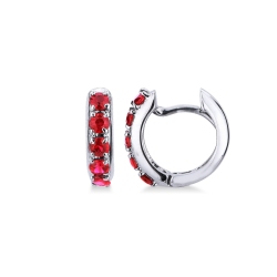 Kleine Creolen Weißgold mit  Rubinen 