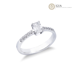 Ring mit Diamant Smaragdschliff 0.70 kt GIA aus Weißgold 18K