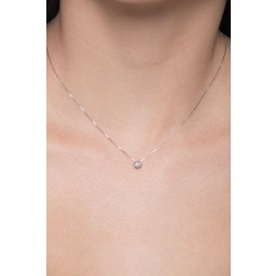 Halskette aus Weißgold mit rundem Diamantanhänger 2