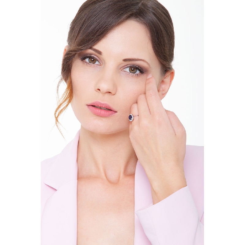 Weißgold -Verlobungsring mit Saphir