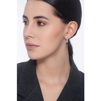 Ohrringe aus 18K Weißgold mit Diamanten und blauen Saphiren 